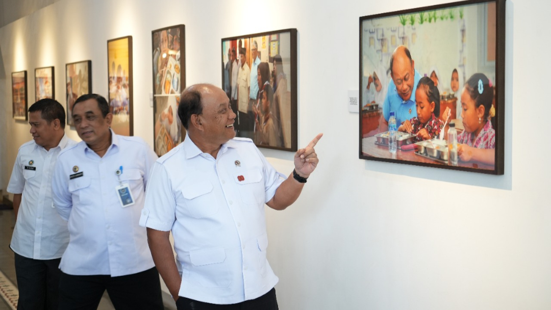 Kepala Badan Gizi Nasional Kabupaten Karimun Apresiasi Pameran Fotografi Satu Tahun BGN Kabupaten Karimun
