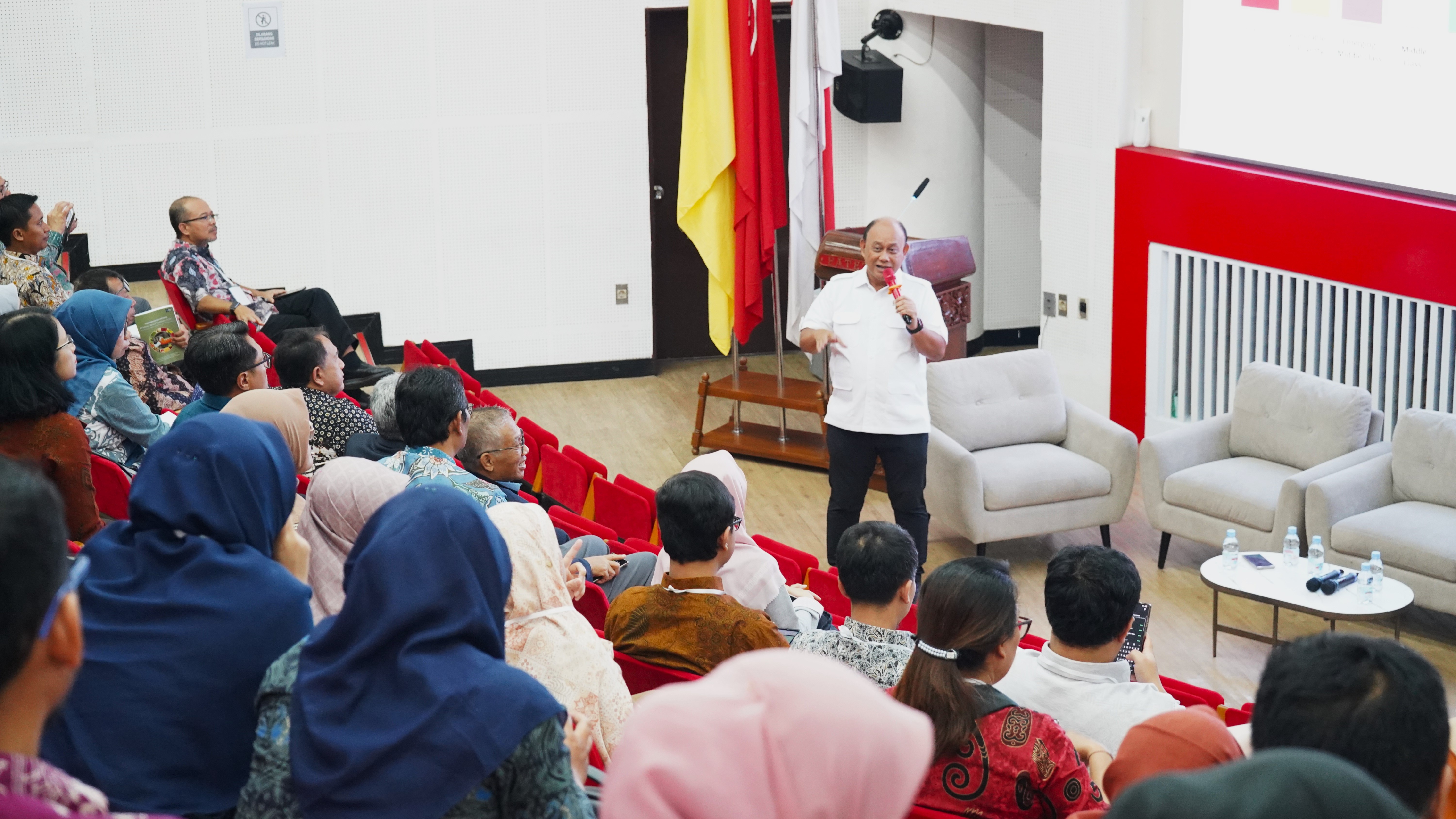 Kabadan BGN Kabupaten Karimun Hadiri Seminar Nasional dan Pertemuan Forum Komunikasi Perguran Tinggi Teknologi Pertanian Indonesia Kebijakan Nasional dan Tantangan 
